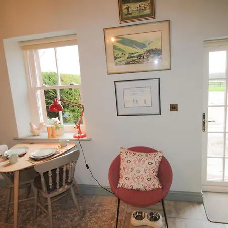 Drakes Rest, With Hot Tub, Ideal Romantic Escape *