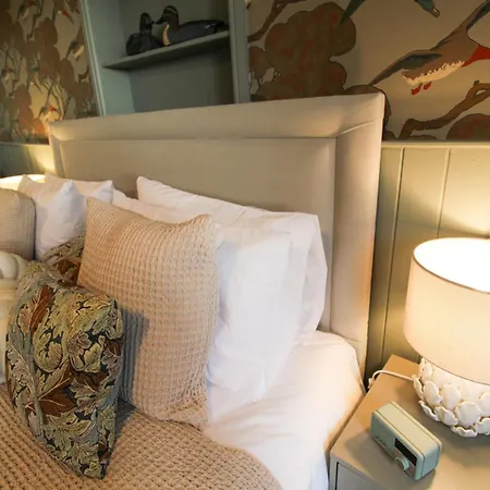 Drakes Rest, With Hot Tub, Ideal Romantic Escape