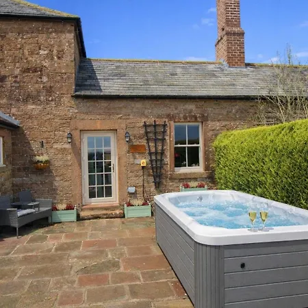 Drakes Rest, With Hot Tub, Ideal Romantic Escape * Kirklinton