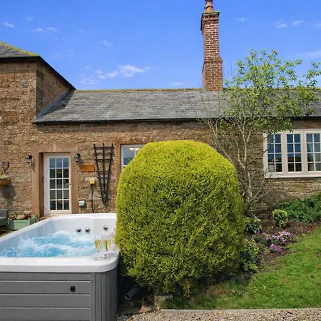 Casa de Férias Drakes Rest, With Hot Tub, Ideal Romantic Escape Kirklinton