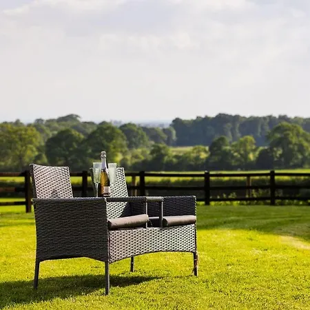 Drakes Rest, With Hot Tub, Ideal Romantic Escape Kirklinton