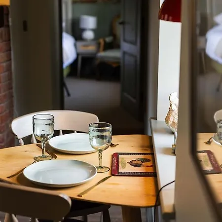 Semesterbostad Drakes Rest, With Hot Tub, Ideal Romantic Escape *
