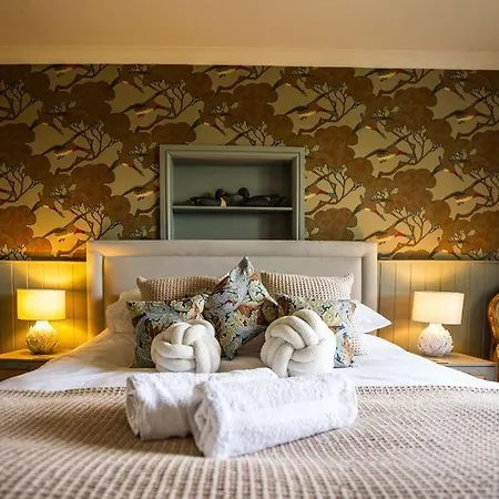 Drakes Rest, With Hot Tub, Ideal Romantic Escape Semesterbostad