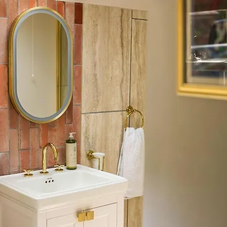 Drakes Rest, With Hot Tub, Ideal Romantic Escape