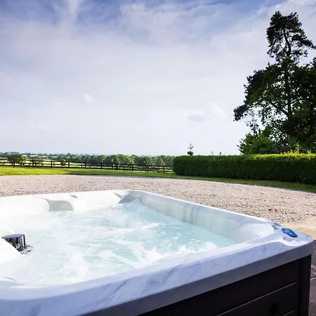 Drakes Rest, With Hot Tub, Ideal Romantic Escape Semesterbostad Kirklinton